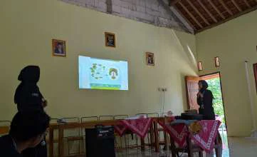 Pelaksanaan sosialisasi stunting di Posyandu Balita Dusun Dlisen — foto 1