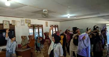 Kegiatan posyandu lansia di Dusun Belang — foto 1