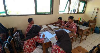 Pembuatan lifemap yang dilakukan oleh siswa-siswi kelas 9 — foto 2