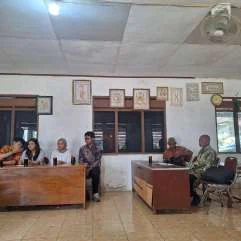 Kegiatan pertemuan dengan Kepala Dusun Desa Temboro — foto 2